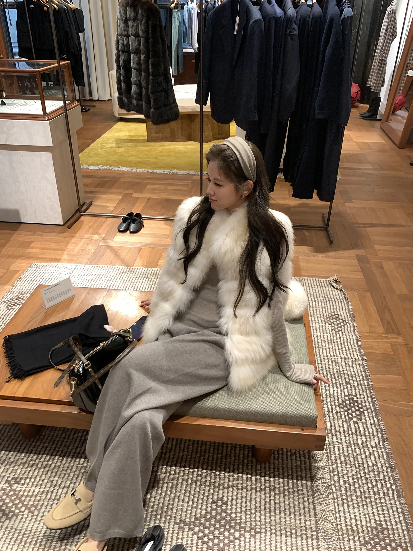 

Gentle Moonlight Fur Vest Young Sle Stand Collar Women's Jaet 2025 Winter Lightweight Fluffy Fur Coat Old Money Sle