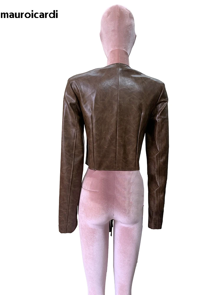 Mauroicardi 秋ショートフリンジディストレストブラウン Pu レザー非対称ジャケット女性タッセル V ネック高級デザイナー服