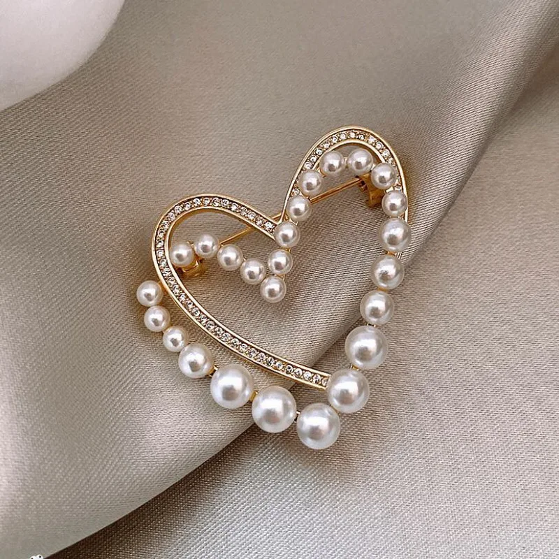 Einzigartige Doppels chicht Herz Broschen für Frauen elegante Strass Imitation Perle Herz Stifte Pullover Strickjacke Schnalle Schmuck – Detail 5