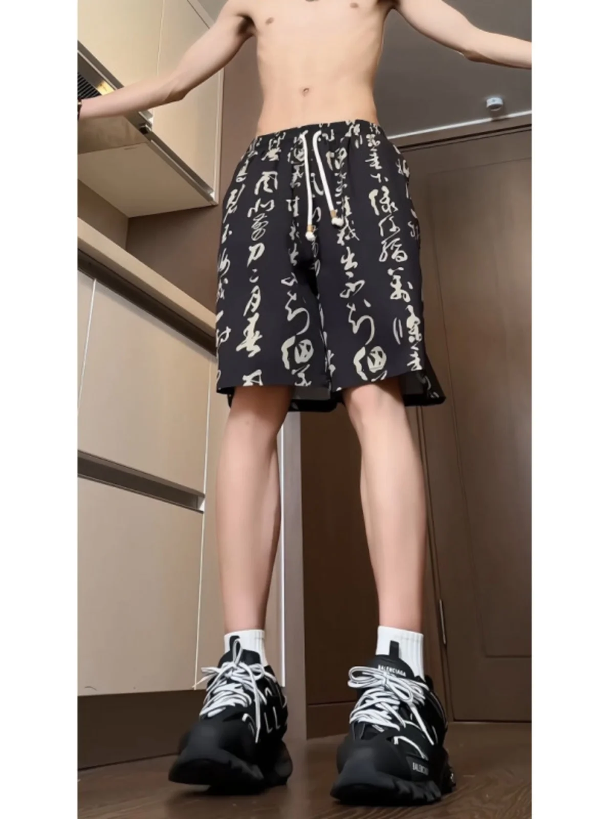 

Новые китайские мужские шорты из ледяного шелка с летним принтом, тонкие, свободные, повседневные, дышащие, с эластичным поясом