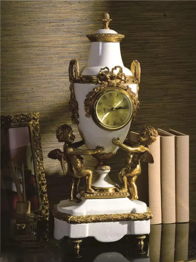 280 * 180 * 530 Two little angels hug the jar to decorate the clock