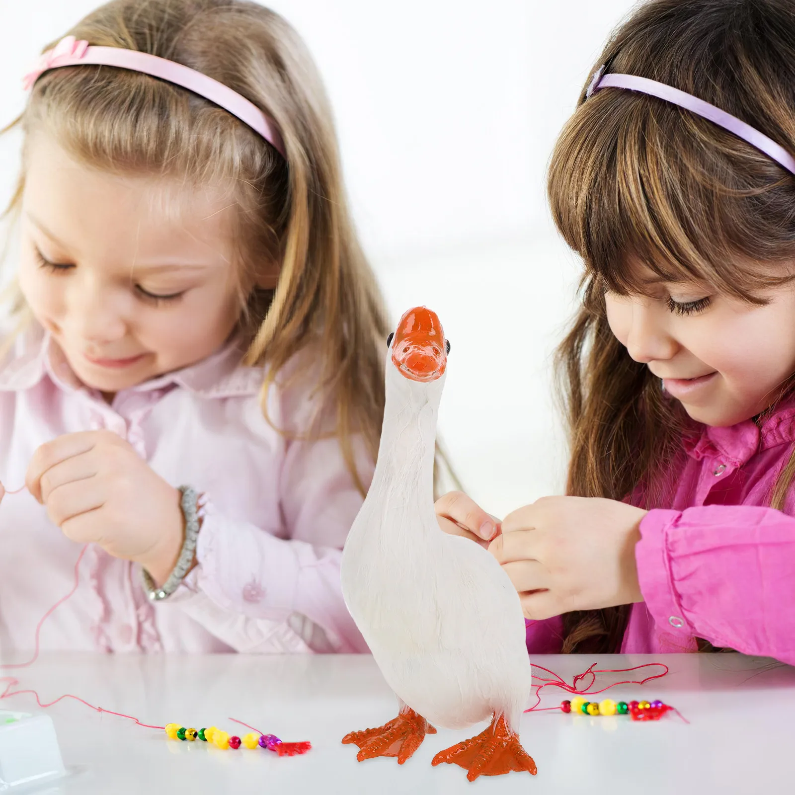 

Реалистичная статуя белой гусицы для сада, уличный декор для газона, патио, двора, веранды, для образовательных учреждений и домашнего декора