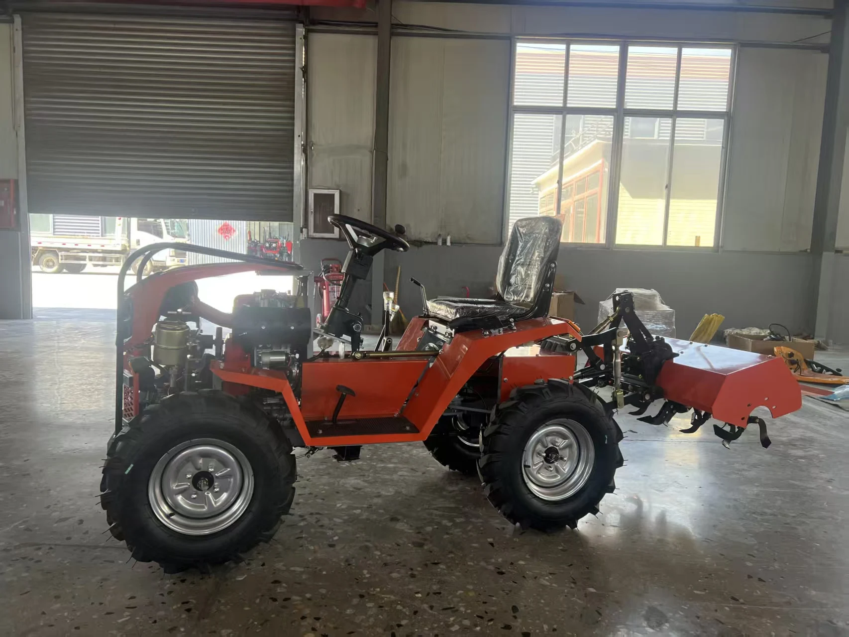 

Fuel Efficient Agricultural Wheel Tractor With Assorted Working Attachments PTO Fitting For Cropland Fertilizing & Soil Preparat