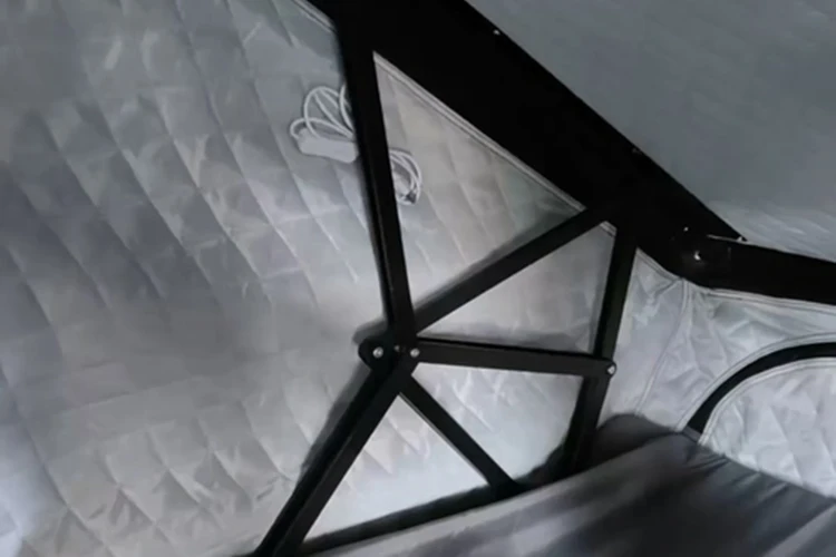 Marvelous 2-Person Automatic Triangle Style Aluminum Rooftop Tent Oxford Fabric for Outdoor Camping and Car Roof Use