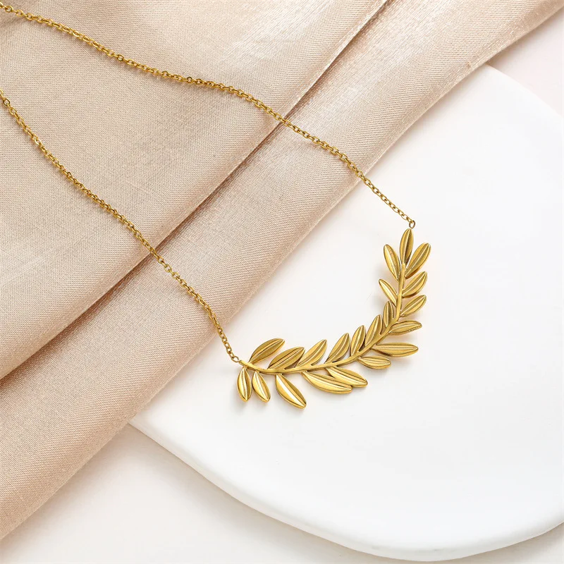 Fashion Niche Leaf Pendant Necklace Titanium Steel Versatile Sweet Girl Temperament Niche Stainless Steel Necklace Dropshipping - Image 4