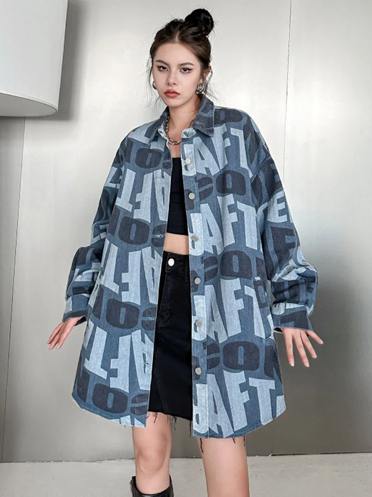 [EAM] Loose Fit Blue Letter Printed Denim Big Size Jacket New Lapel Long Sleeve Women Coat Fashion Spring Autumn 2024 1DH1046