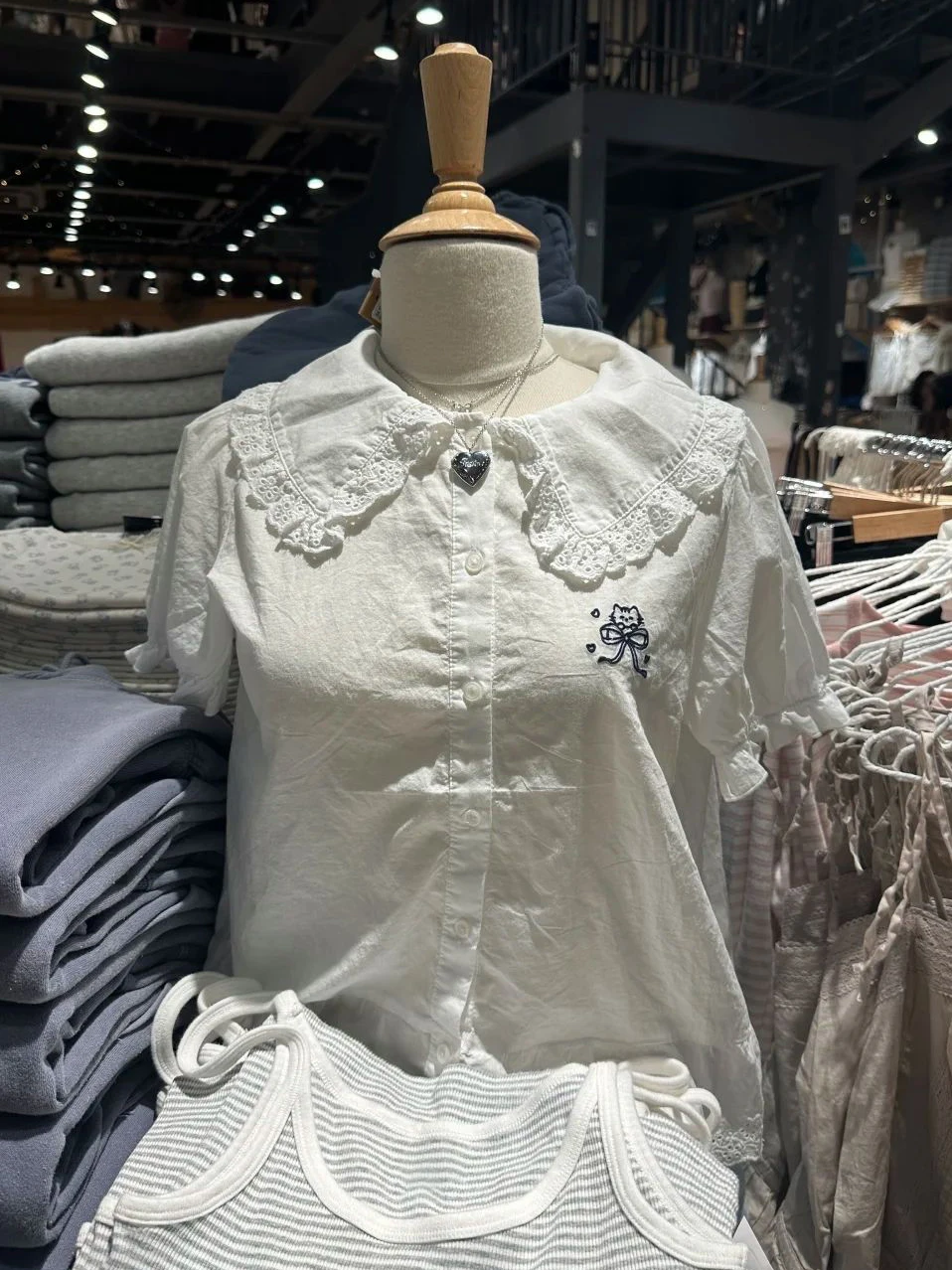 

Cat with Bow Embroidery T-shirt Blouse Woman Lace Trim Turn Down Collar Single Brested Puff Sleeve Shirts White Cotton Sweet Tee