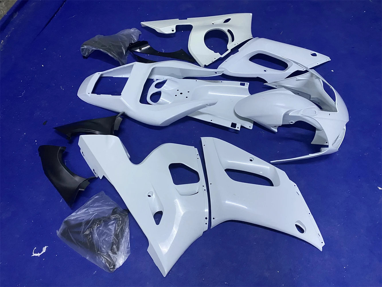 Motorcycle fairing suitable for Yamaha YZF-R6 98 99 00 01 02 YZF600 1998 1999 2000 2001 2002 Fairing not painted not sprayed