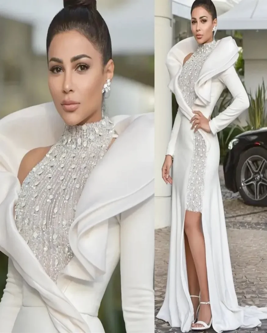 

Long Sleeves Designer 2025 Evening Dresses Crystals Beaded Satin High Neck Sweep Train Side Split Ruffles Prom Gown Formal Wear