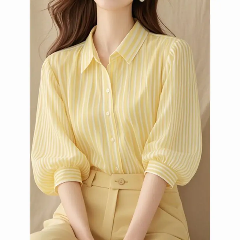 Atasan Kecil Indah Gaya Perancis Musim Panas Baru dengan Kemeja Bergaris Kuning Lengan Lentera Lima Titik Temperamen Kelas Atas untuk Wanita