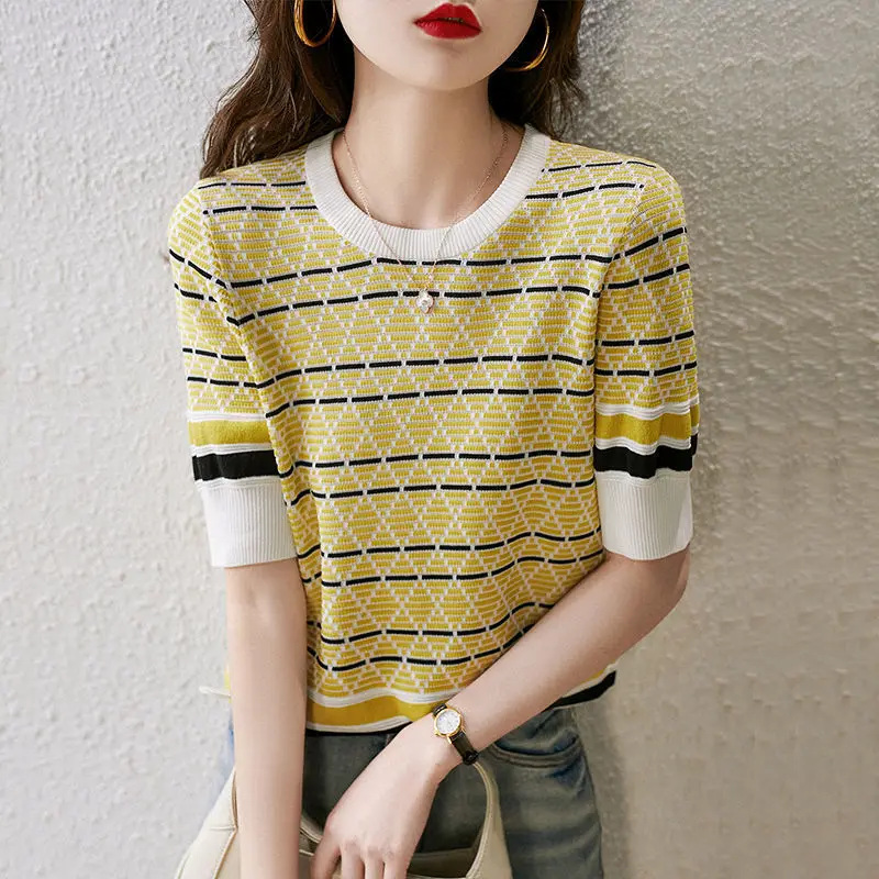 심플한 캐주얼 여름 얇은 스타일 아이스 실크 여성용, O-넥 스트라이프, 대비 색상 나사 실, 느슨한 반팔 니트 탑