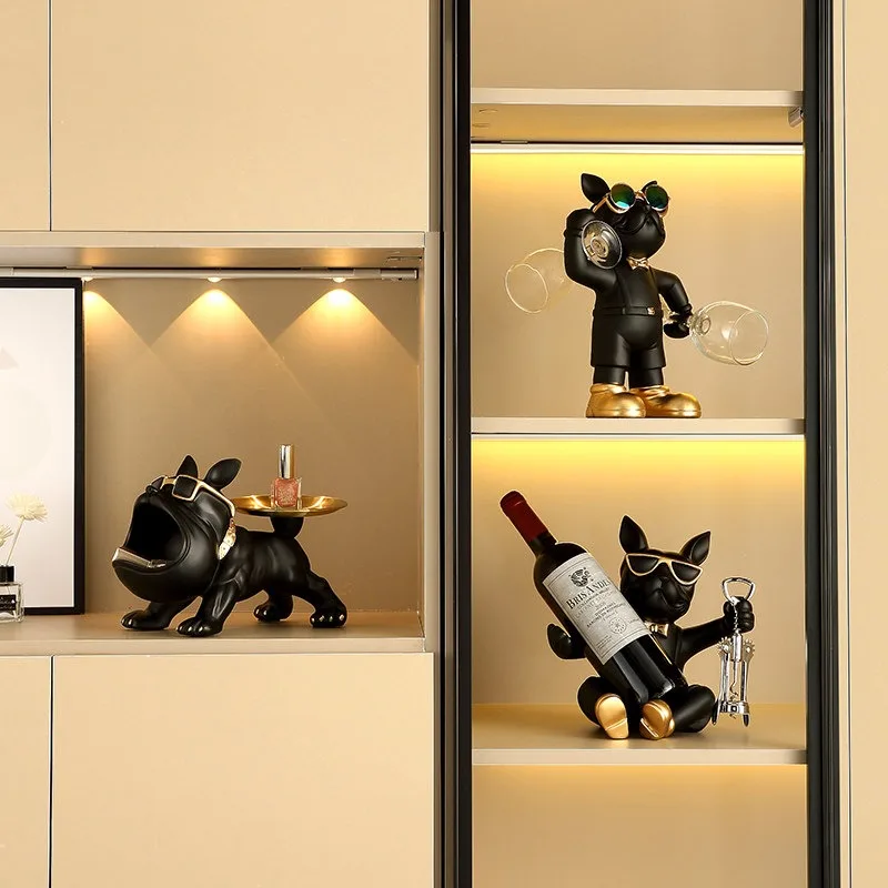 Enter the entrance and put the key storage ornament, enter the shoe cabinet storage tray, and dog decorations.