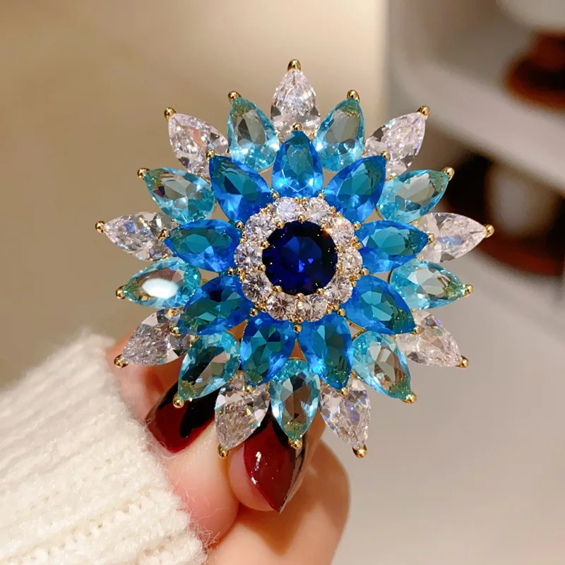 Spilla di lusso con fiocco di neve blu cielo con zirconi Micro-intarsiati per le donne Design elegante cappotto di corpetto giacca da abito