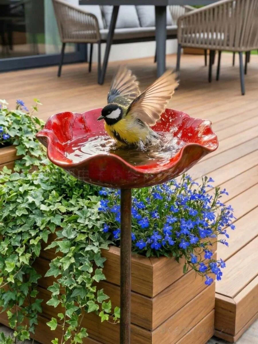 Metal Red Floral Bird Feeder, Adding Color to Gardens or Lawns, Suitable for Outdoor Garden Decoration