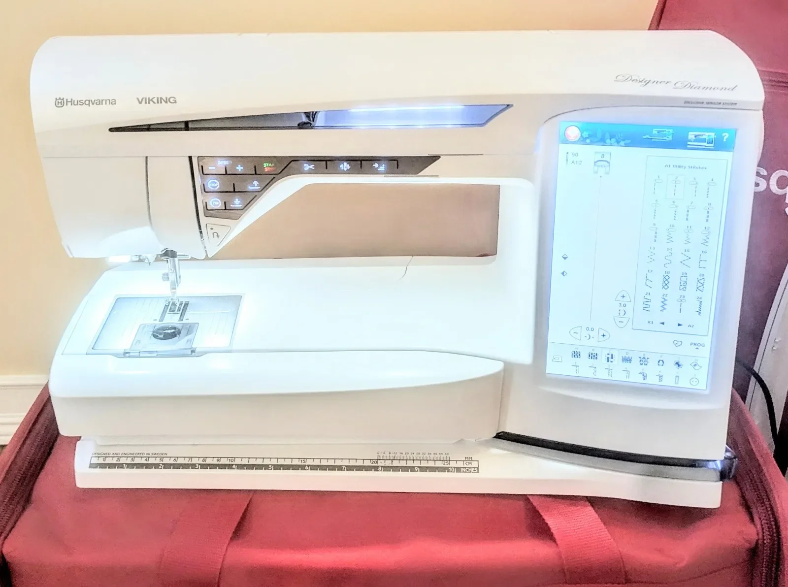 ماكينة تطريز خياطة الماس من Husqvarna Viking Designer W/4D Dongle #3