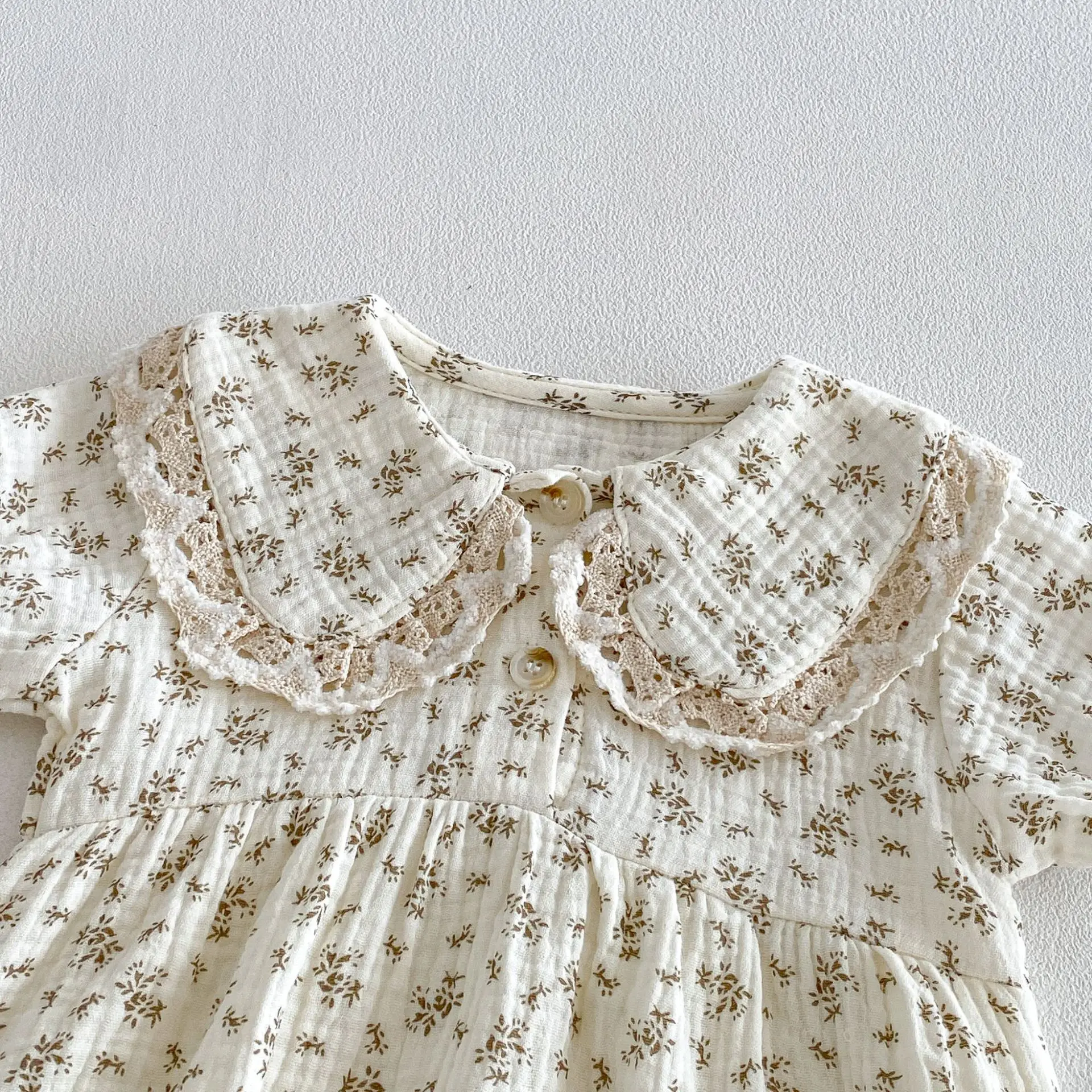 3-24M Sommer-Babybody im pastoralen Stil mit floraler Spitze und Peter-Pan-Kragen für Kleinkinder, Mädchen, weiche Baumwollkleidung – Detail 4