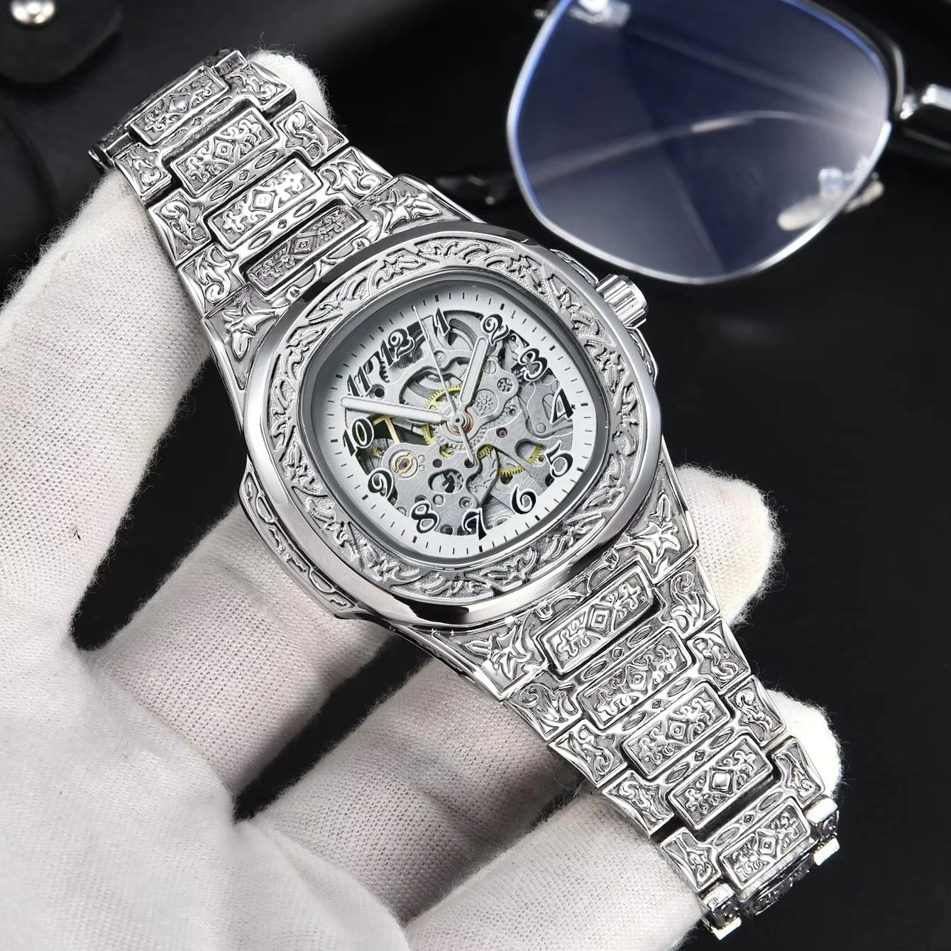 Vintage Carved Men's Mechanical Watch, Fully Automatic Skeleton Movement, Waterproof Luminous Wristwatch, Business Style High-End Men's Watch, Retro Embossed Design, Trendy and Versatile, Gift for Boyfriend, Cross-Border Popular Mechanical Watch, Men's Business Wristwatch, Skeleton Dial