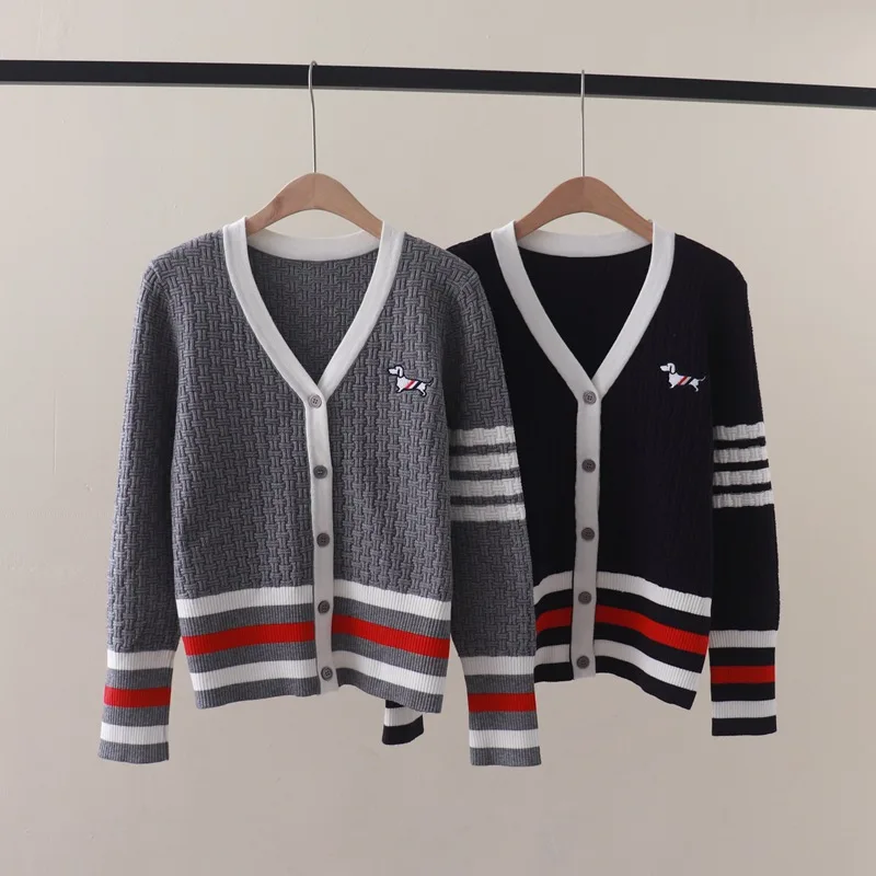 

Color blocking V-neck knitted cardigan for women, embroidered long sleeved knitted sweater jacket for slimming