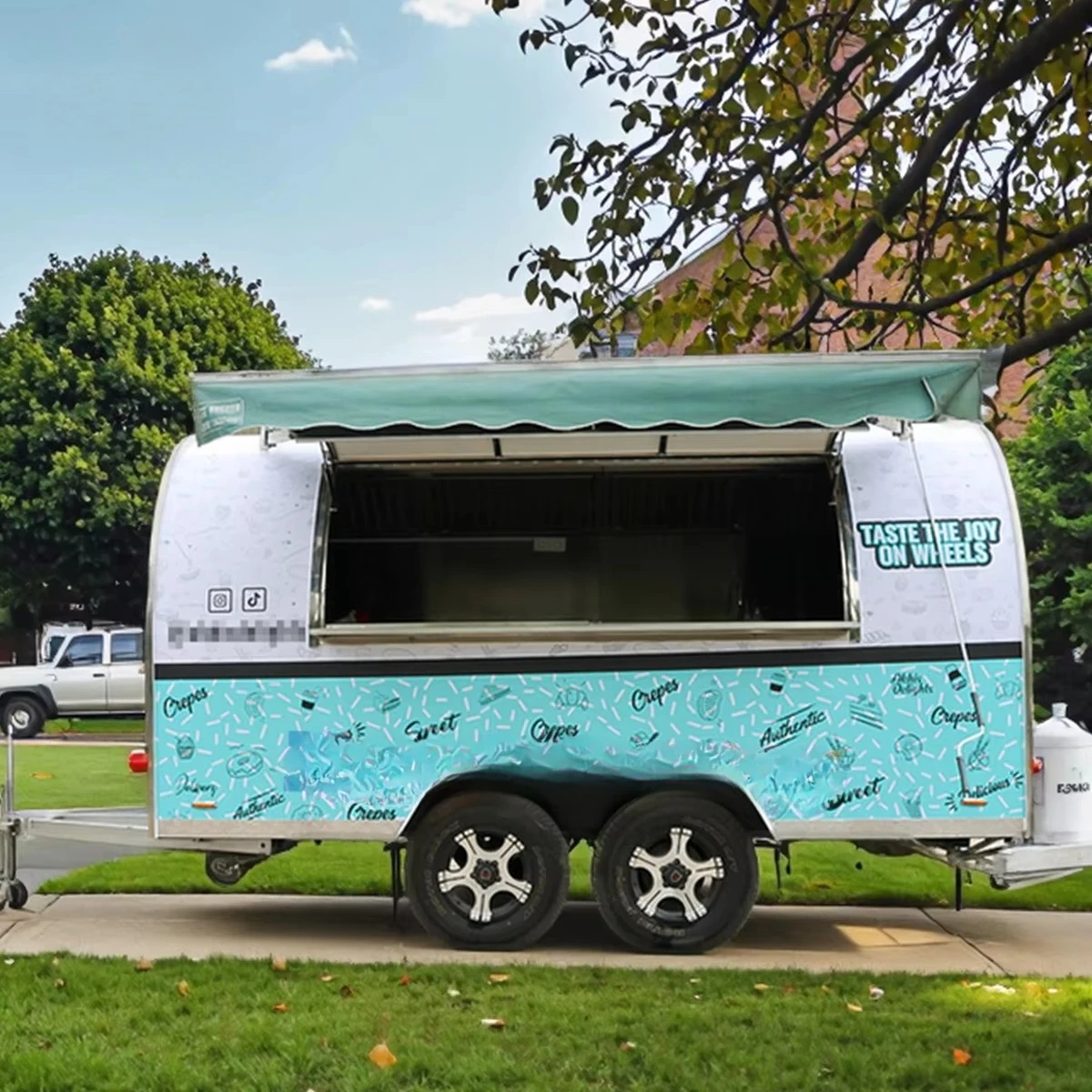 New Arrival Catering Food Truck Customized Multifunctional Dining Car Food Trailer with Porch Mini Bus