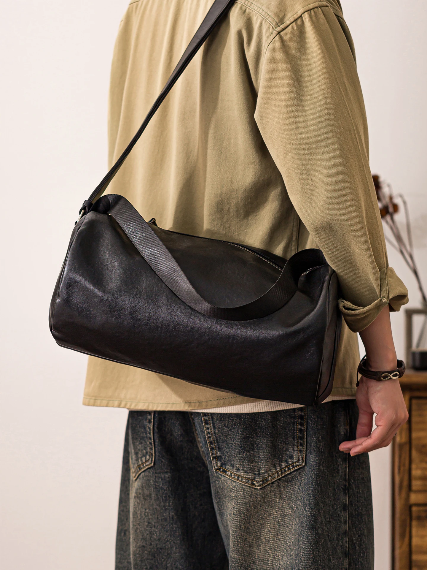 

PNDME casual high-quality genuine leather men's large-capacity shoulder bag outdoor travel sports soft cow leather crossbody bag