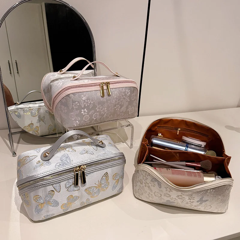 

Новинка 2025, портативная косметичка для женщин, большая вместительная сумка для хранения с независимой перегородкой, портативный туалет и хранилище косметики