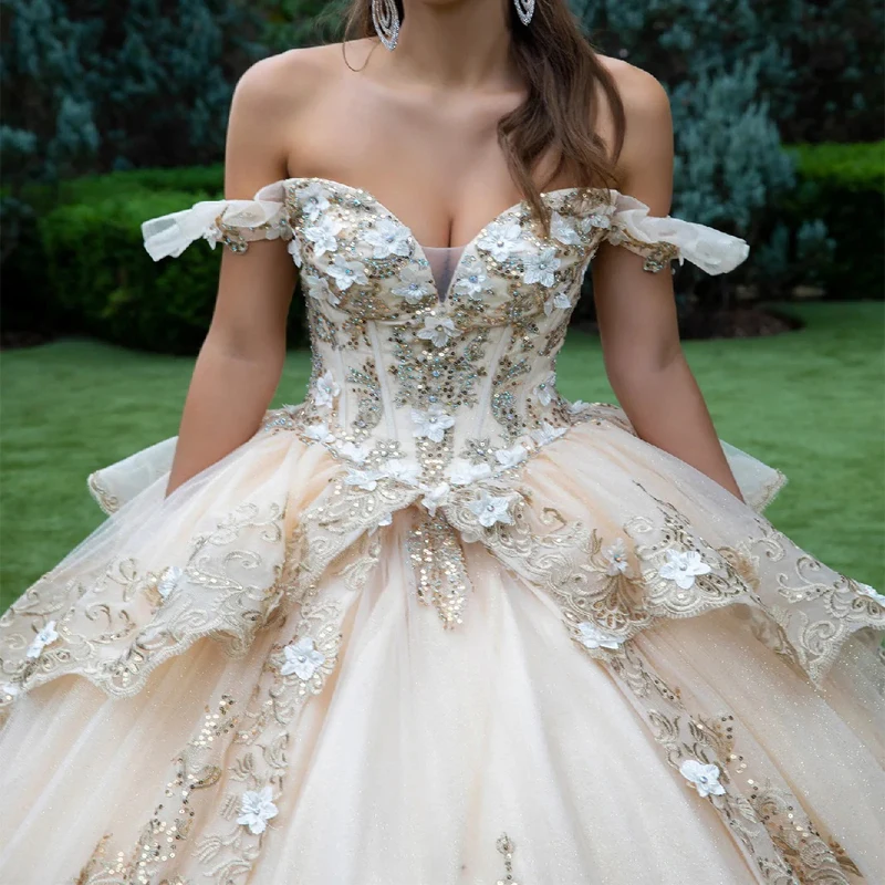 Champagner glänzende Quinceanera-Kleider, Ballkleid, schulterfrei, Applikationen, Spitze, Schleife, Perlen, Tüll, Korsett, süßes 16-Kleid, Vestidos 15 de