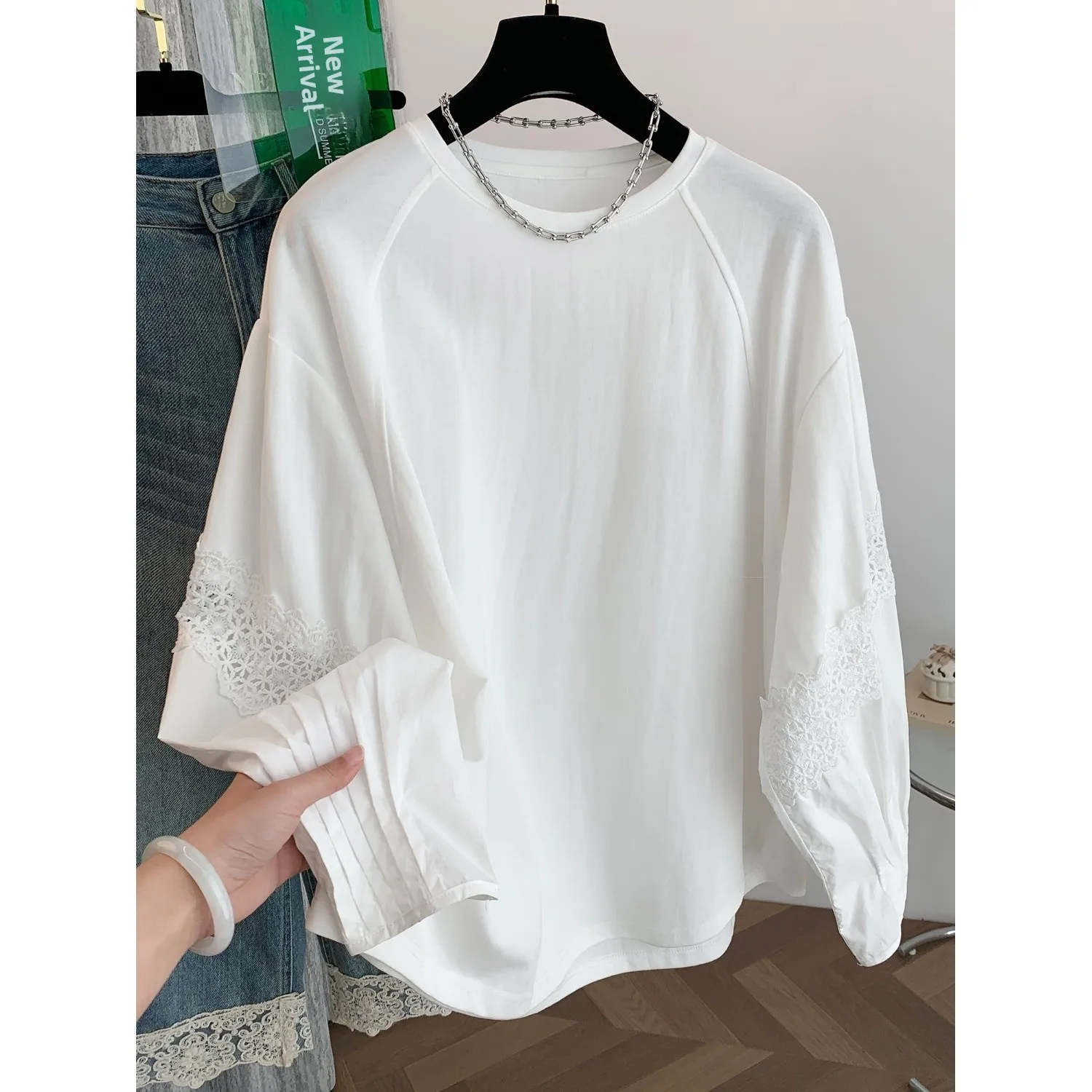 

Elegant Embroidered Lace Shirt Long Sleeve Loose Women's Top Spring Cotton Commute Style round Neck Basic Layering T-Shirt
