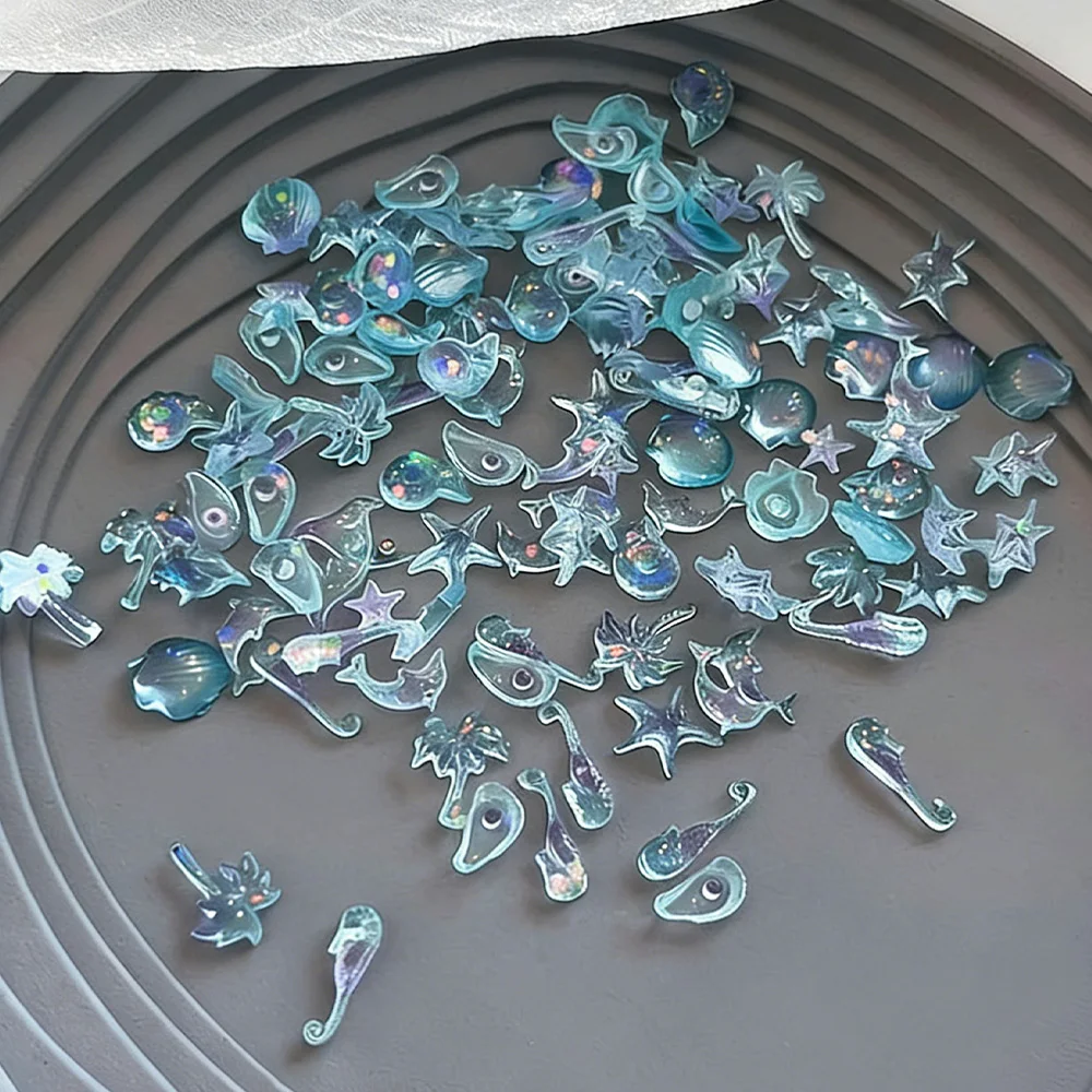 50 Pezzi Decorazioni per Unghie 3D in Resina Serie Oceano: Conchiglie, Stelle Marine, Delfini, Conche, Alberi di Cocco Blu/Bianchi/Aurora con Strass