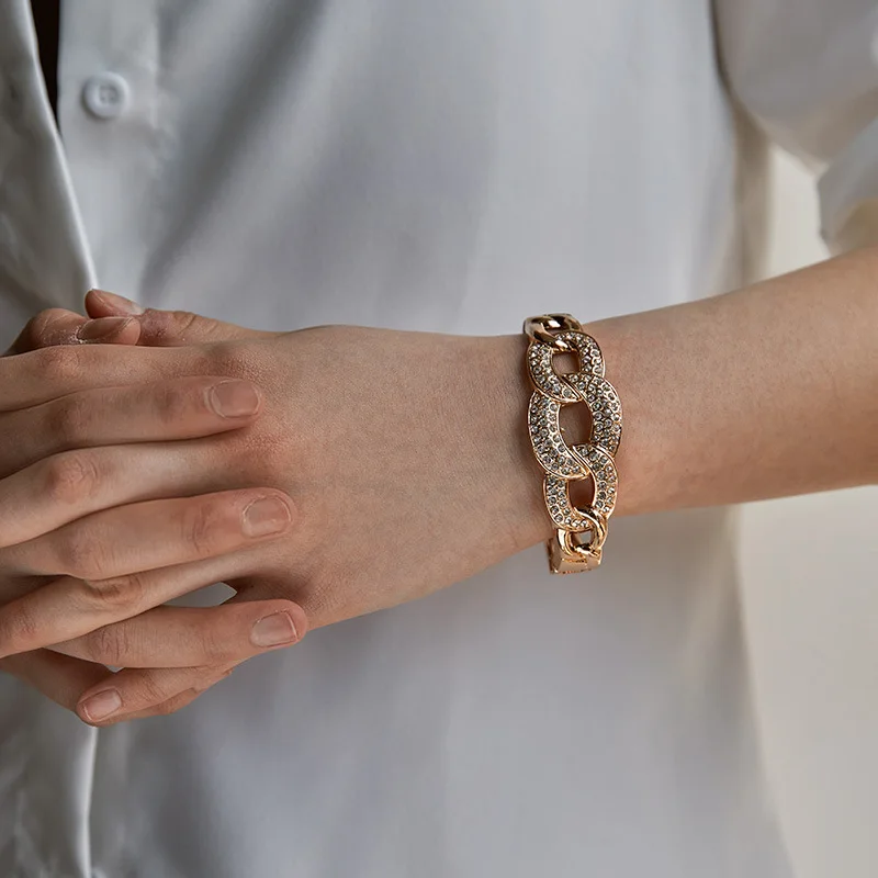 In elkaar grijpende creatieve cirkel ontwerp niche armband vrouwen holle ontwerp persoonlijkheid trend sieraden in stijl