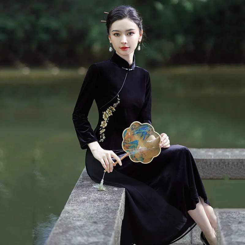 Long Sleeve Chinese Style Qipao Embroidery Sexy Satin Cheongsam Mandarin Collar Party Dress Elegant Vintage Button Vestidos