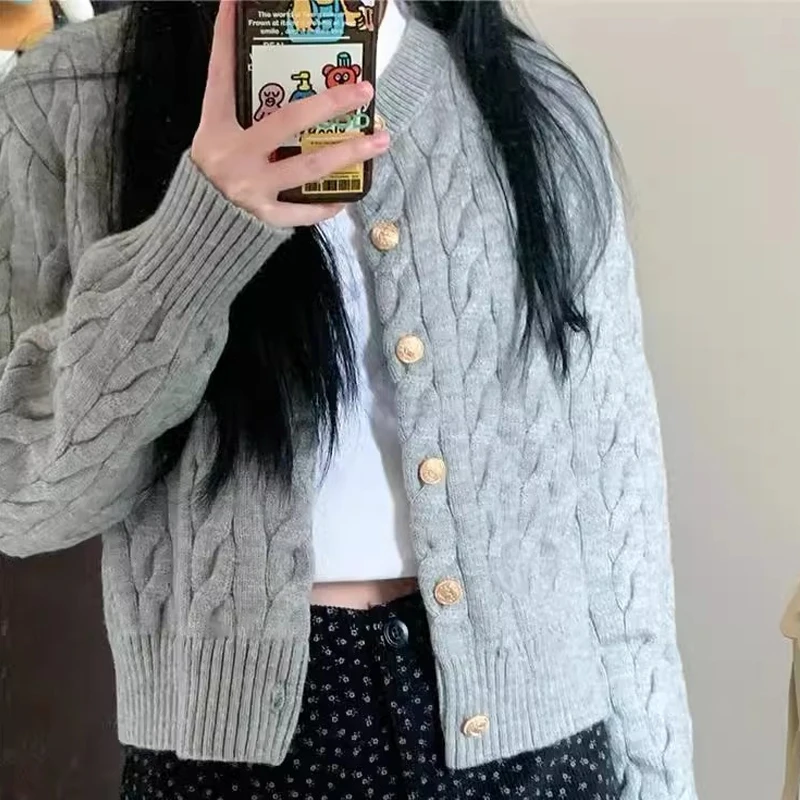 Korean College Style Versatile Knitted Cardigan Women\'s Autumn New Gray Sweater Long Sleeved O-neck Button Cardigan Sweater