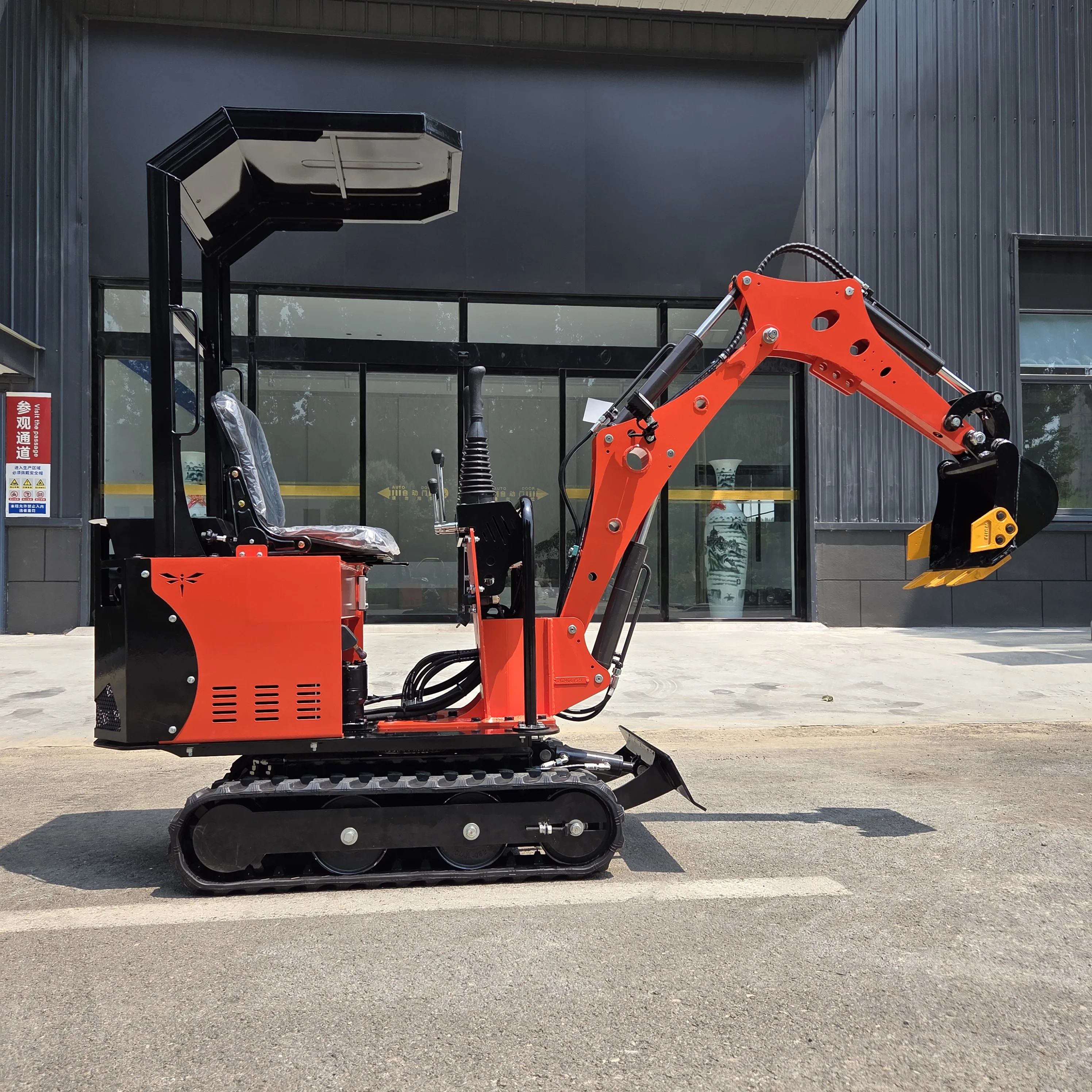 EPA 엔진 장착 0.8톤 미니 굴삭기 – 맞춤형, 컴팩트하며 도시 건설 및 조경에 적합한 유연한 사용