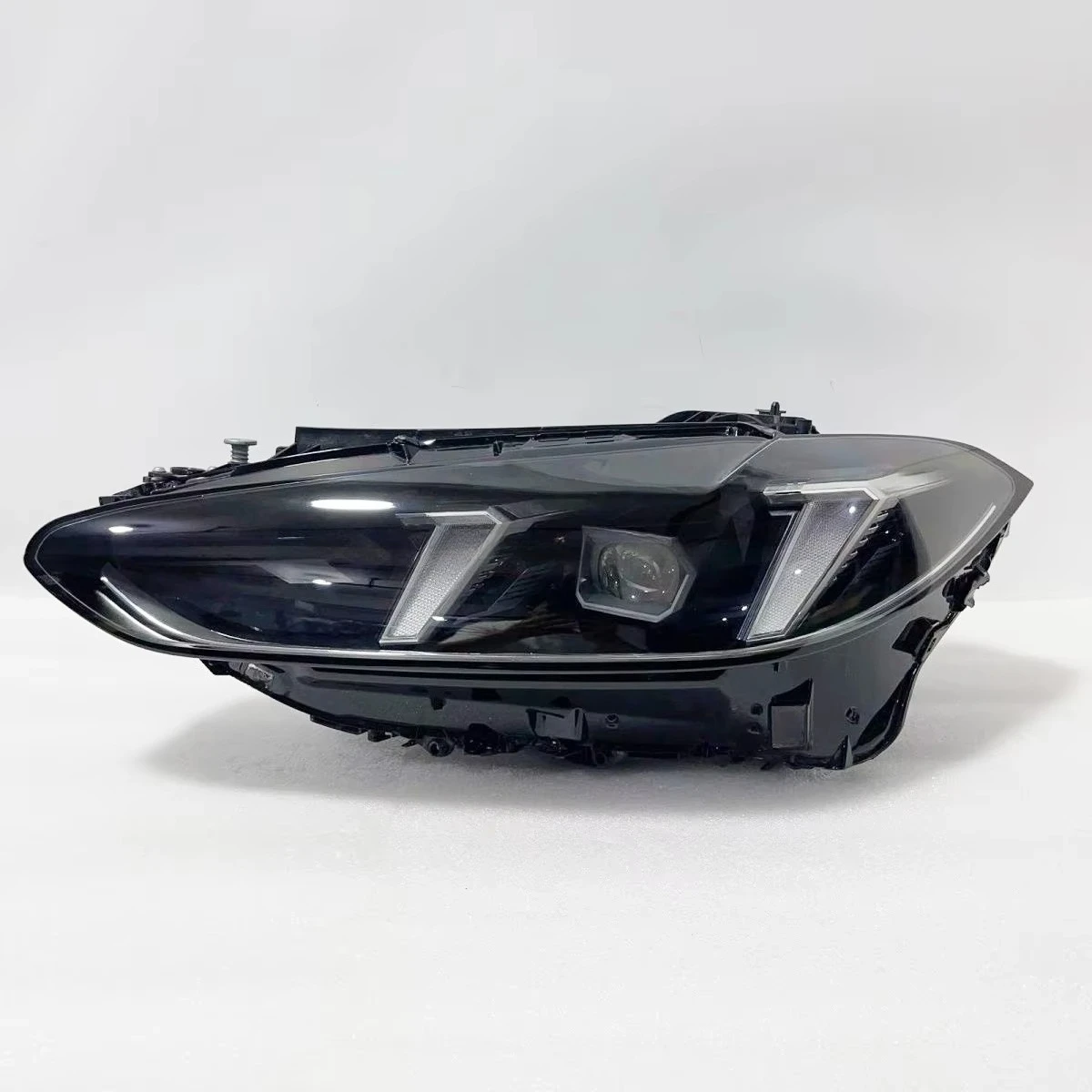 

Suitable forM3 M4 New High-end Blue Eyebrow Headlight Assembly 4 Series G22 G26 G82 G83 G80 Model LED Headlights