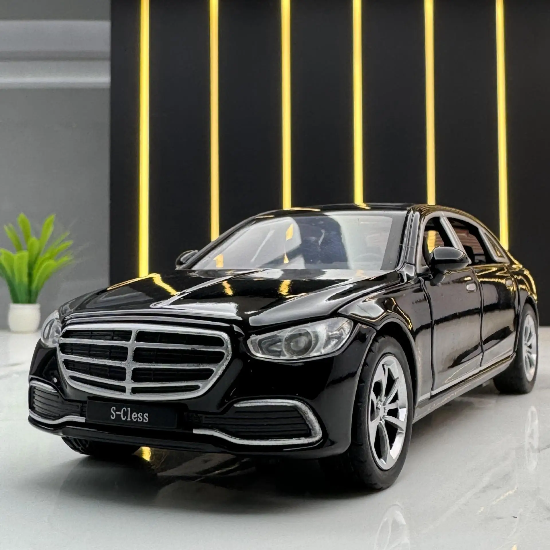 

1:32 Mercedes-Benz S400L High Simulation Diecast Car Metal Alloy Sound and Light Model Car Children's toys collection gifts