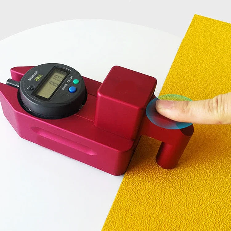 

Миниатюрный цифровой толщиномер для дорожной разметки и знаков дорожного движения