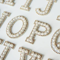 A-Z perła Rhinestone angielska litera alfabetu szyć żelazko na łatka naszywka 3D wykonane ręcznie wyszywane koralikami torba kapelusz dżinsy ubrania aplikacja DIY Craft