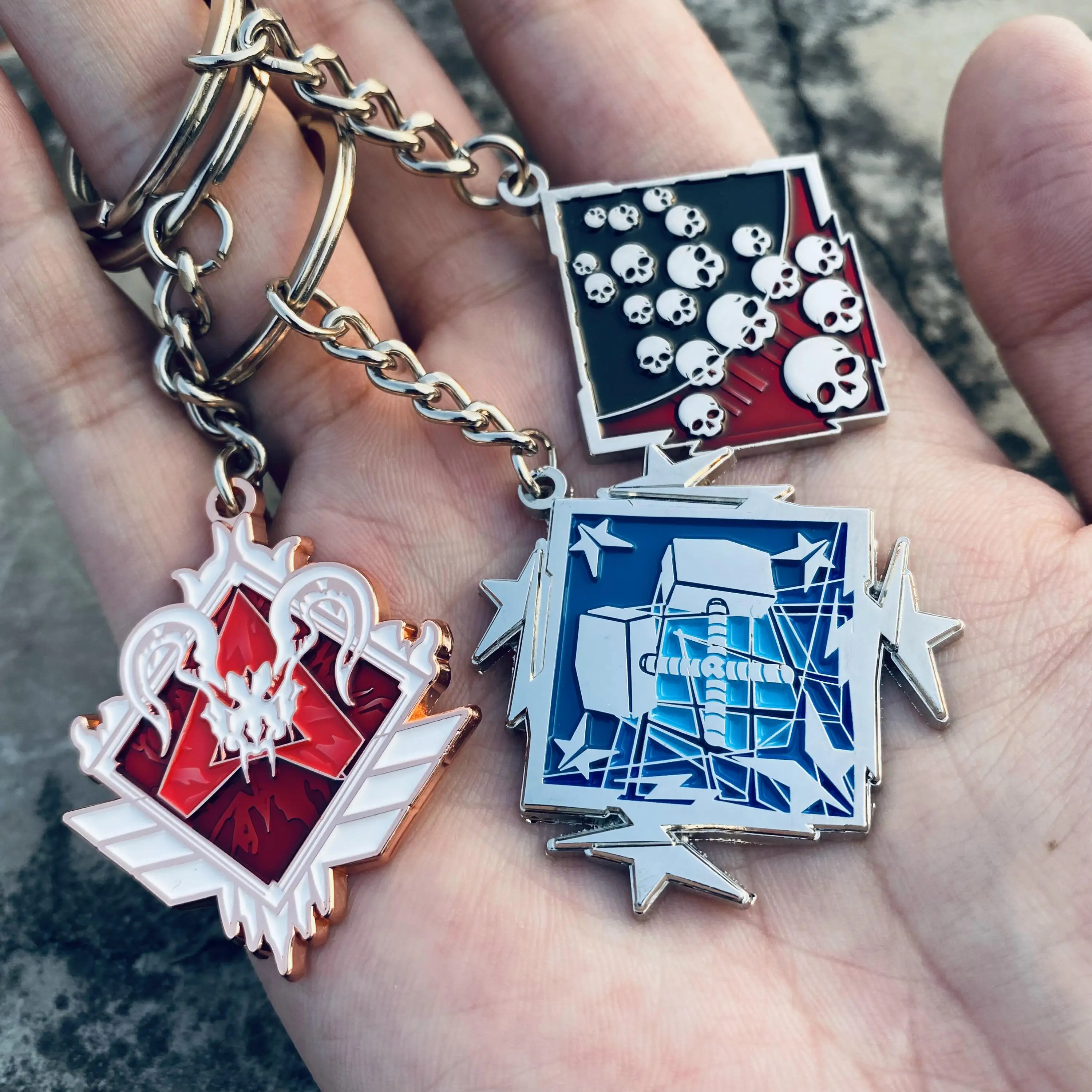 APEX Legends Game Metal Keychain Hunting the Sea of Double Hammer