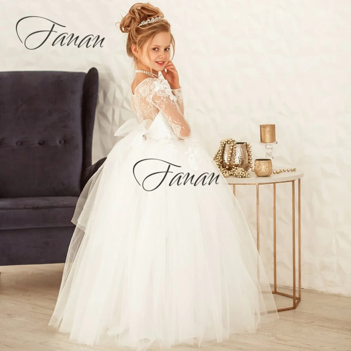 

Customized Elegant Lace Long Sleeve Flower Girl Dresses Princess Little Bride Ball Gown White Appliques Tulle First Communion