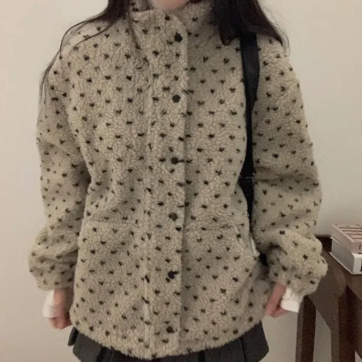 

Thiened Lamb Fur Stand Collar Jaet Heart Pattern Women's Outerwear Winter Season Regular Sve Long Chinese Production