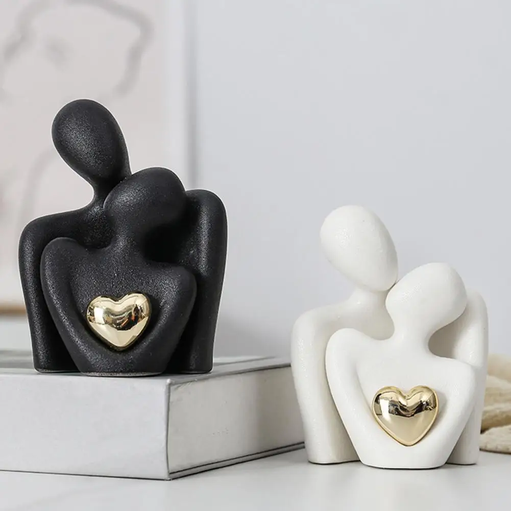 

Ceramic Couple Hug Figurine with Golden Love Heart Men Women Embrace Statue Sculpture Living Room Bedroom Desktop Decoration 피규어