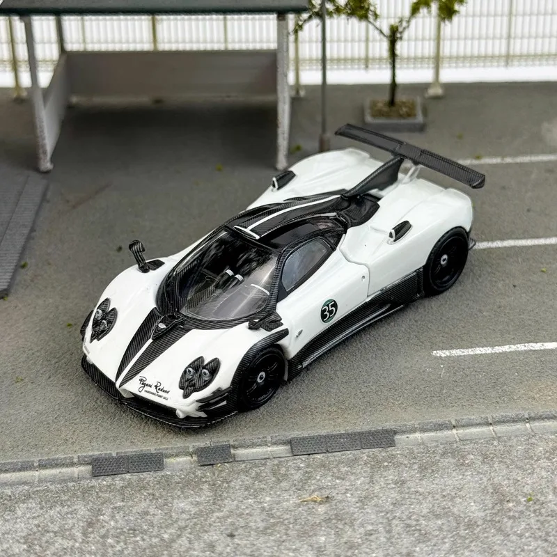 HKM 1/64 Pagani Zonda Christmas Version Alloy Toy Motor Vehicle Diecast Metal Model Gifts