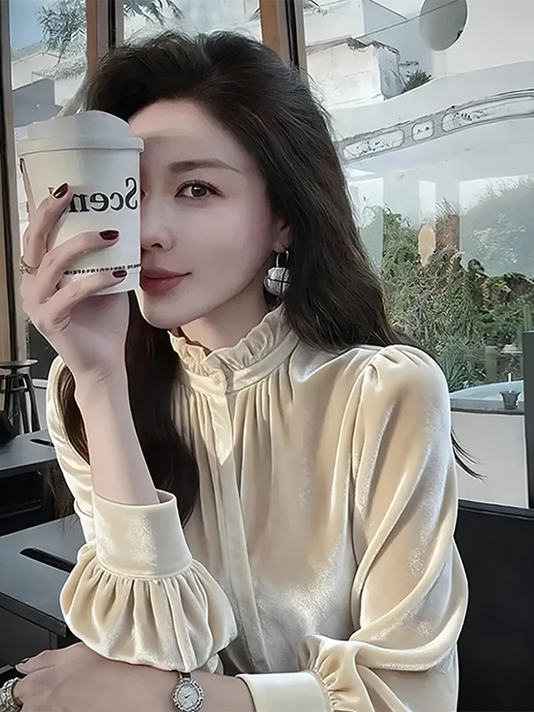 

Женская бархатная блузка Ele с воротником-стойкой и рукавами-колокол, нежный дизайн, весна 2026, новая коллекция, мягкая, роскошная, модная.