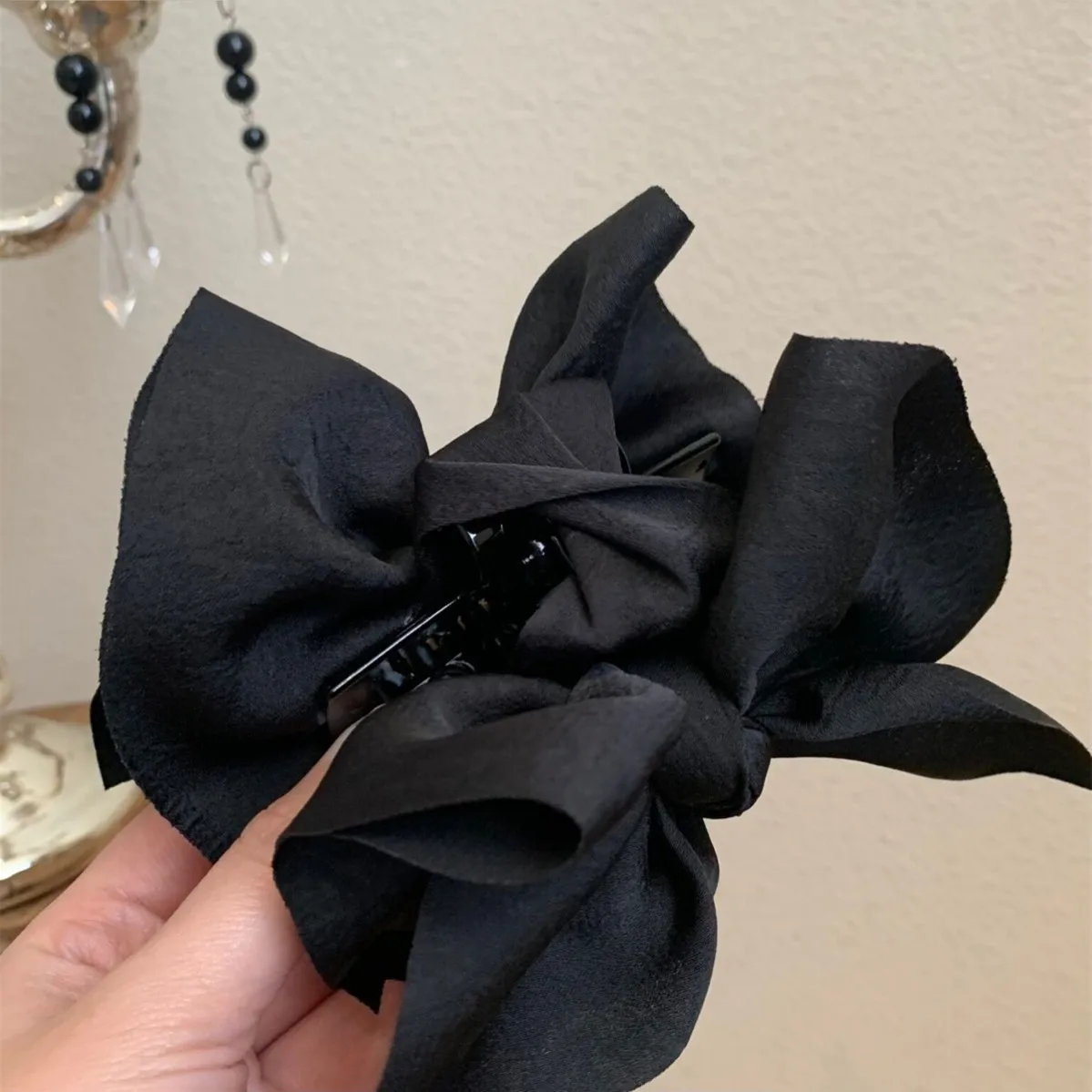 2026 Large Fabric Large Bow Grasping Clip Retro Ponytail Braid Claw Clip Trendy Sweet Girl Hair Clip Delicate Hair Accessories view 2