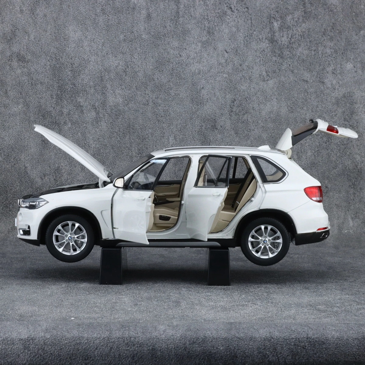 Paragon 1:18 X5 F15 SUV Simulation Limited Edition All Open Alloy Metal Static Car Model Toy Gift