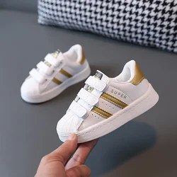 Sneakers per bambini Design di moda per bambini scarpe Casual antiscivolo bianche scarpe da ginnastica traspiranti con gancio per ragazze dei ragazzi scarpe da esterno per bambini