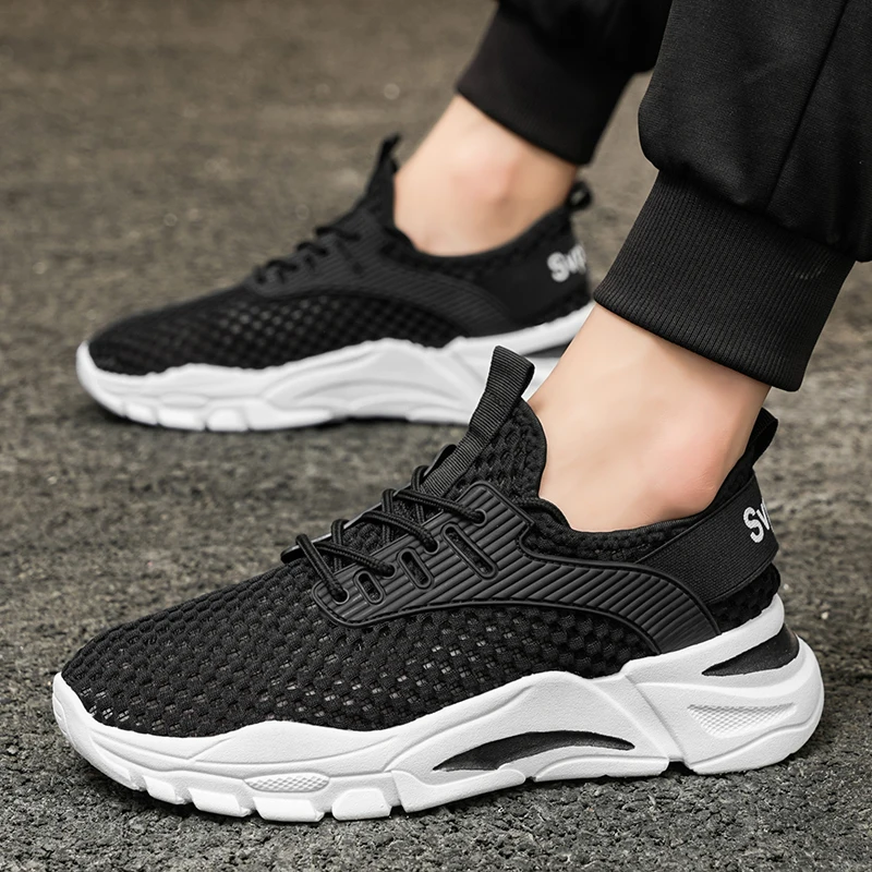 

New Breathable Casual Sports Running Shoe for Men with A Flat Bottom Low Top and Lightweight Lace-up in Color-blocking Style