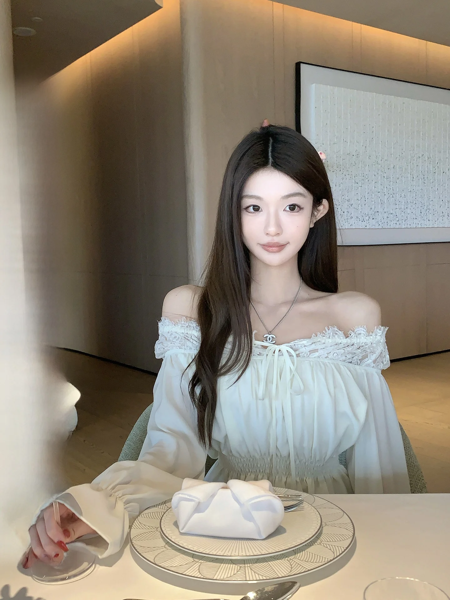 

Нежная кружевная блузка на одно плечо для женщин, летняя, с цветочным принтом, для подружек невесты, повседневная, свободного кроя, с длинным рукавом, стандартной длины