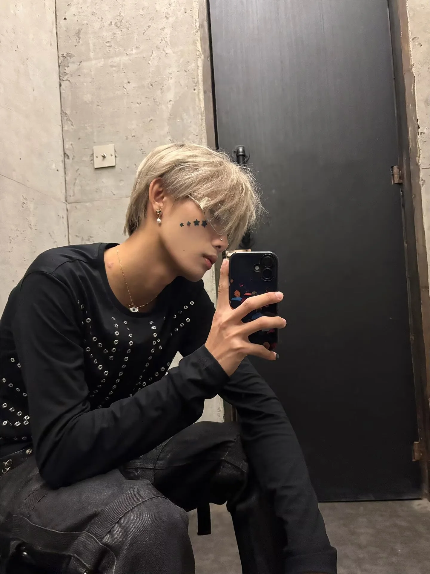 Dark Street Style Long Sleeve T-Shirt for Men with Rivet Decoration Slim Fit Inner Wear Subculture Base Shirt Youth Trend
