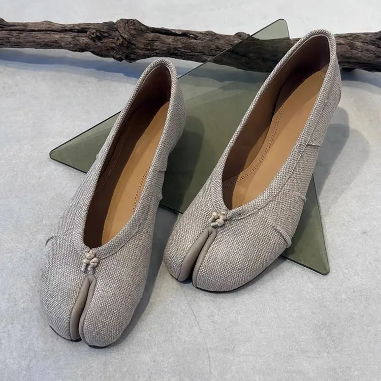

Split Toe Shoes Women's New Versatile Suede Retro linen Style Pig Trotter Shoes Casual Single Shoes Women Tabi shoes