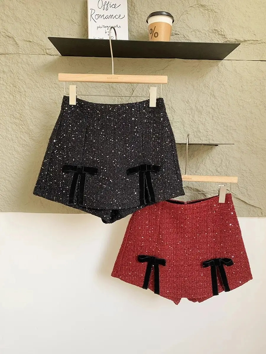 شورت تويد شتوي على الطراز الفرنسي لعام 2024 للنساء تصميم ترتر متألق مع تفاصيل فيونكة عالية الخصر أنيقة واسعة الساق قيعان جديدة